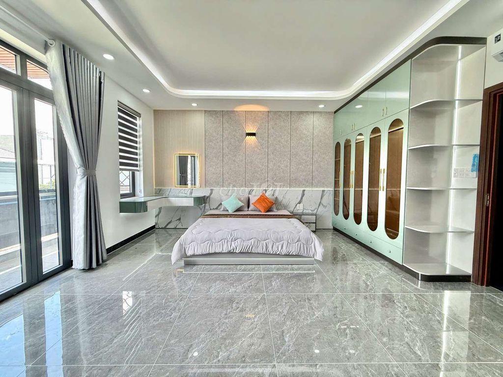 Siêu Phẩm Ngang 5,5m. 5 Lầu Có Thang Máy Khu VIP Hẻm rộng 14m TCH 10