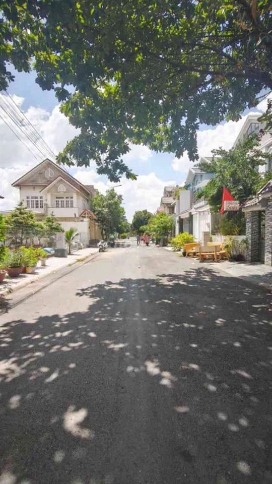 Biệt thự sân vườn hơn 500m2 3 Tầng. Ngang 30m Khu Biệt Thự  Phú Nhuận