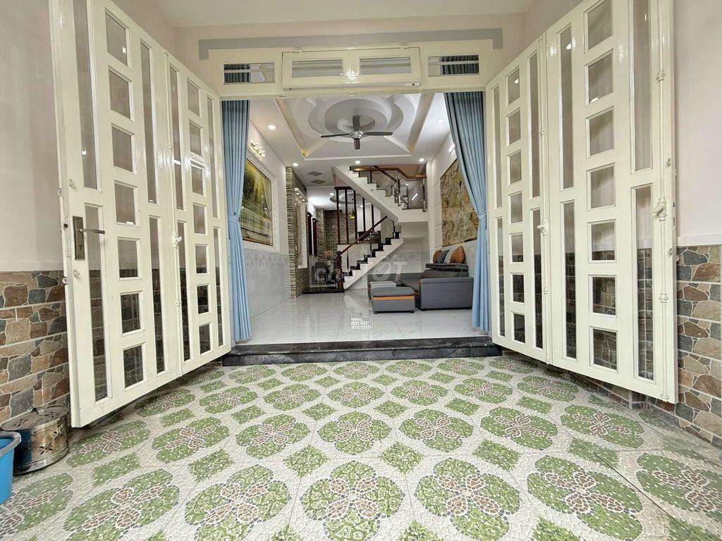 Nhỉnh 5 tỷ Xíu Nhà Phố 3 Tầng Nở hậu 4,5m x 15m. Hiệp Thành 13