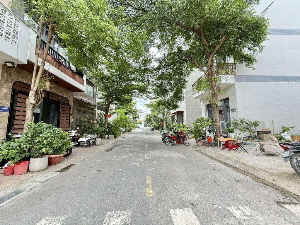 Siêu phẩm Thiết Kế Độc Bản Có Thang Máy Hẻm 12m thông Thạnh Xuân 25