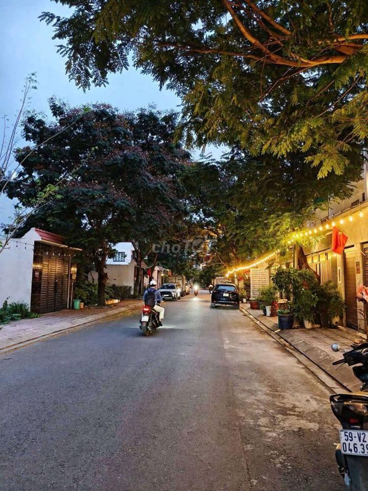 Nhà Phố 5m x 25m. Xây 3 Tầng Trục Chính KDC Hà Đô 1/ Lê Thị Riêng 