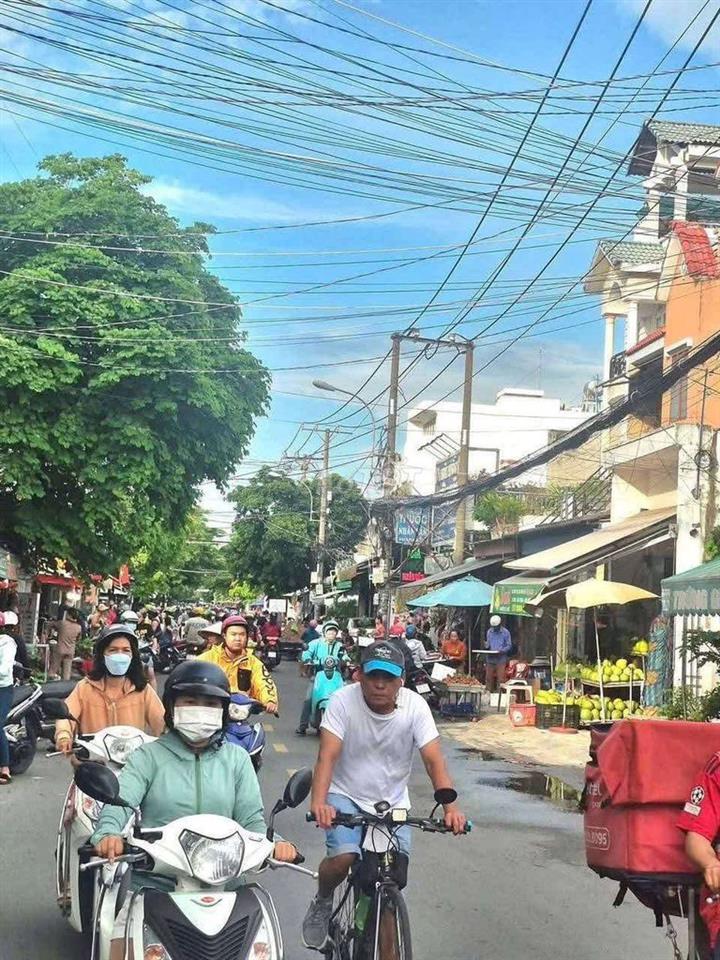 Nhà Phố 5,3m x 26m. 129m2 Đúc 2 Lầu Mặt Tiền Chợ Giãn Dân ( HT17)