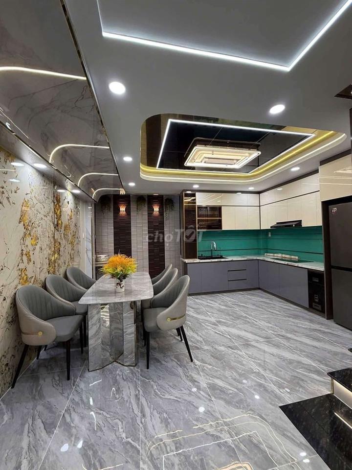 Nhà Phố 5m x 15m. 4 Tầng Thang Máy 1/ MT Hẻm 8m Thông Huỳnh Thị Hai