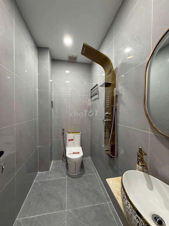 Nhà Phố 5m x 15m. 4 Tầng Thang Máy 1/ MT Hẻm 8m Thông Huỳnh Thị Hai