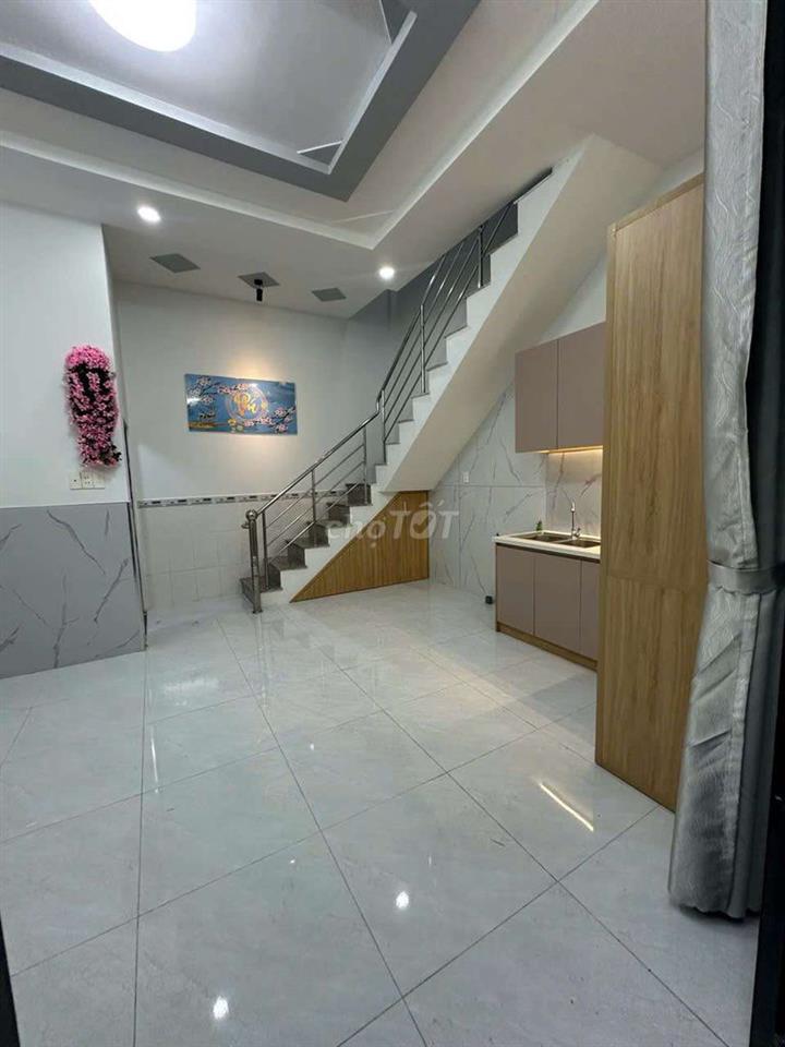 Nhà chợ Hiệp Thành. Đúc BTCT 1 lầu, 2PN2WC. Dt đất 33m2. chính chủ