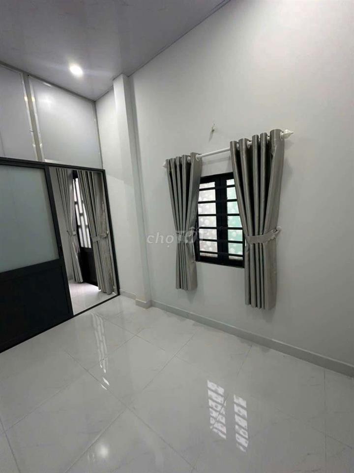Nhà chợ Hiệp Thành. Đúc BTCT 1 lầu, 2PN2WC. Dt đất 33m2. chính chủ