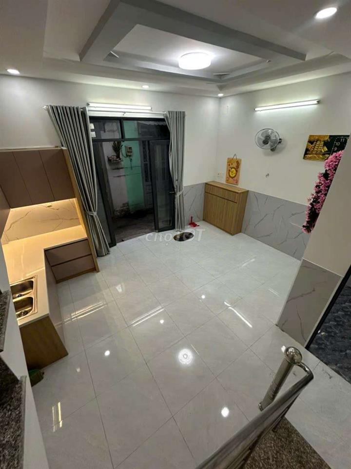 Nhà chợ Hiệp Thành. Đúc BTCT 1 lầu, 2PN2WC. Dt đất 33m2. chính chủ