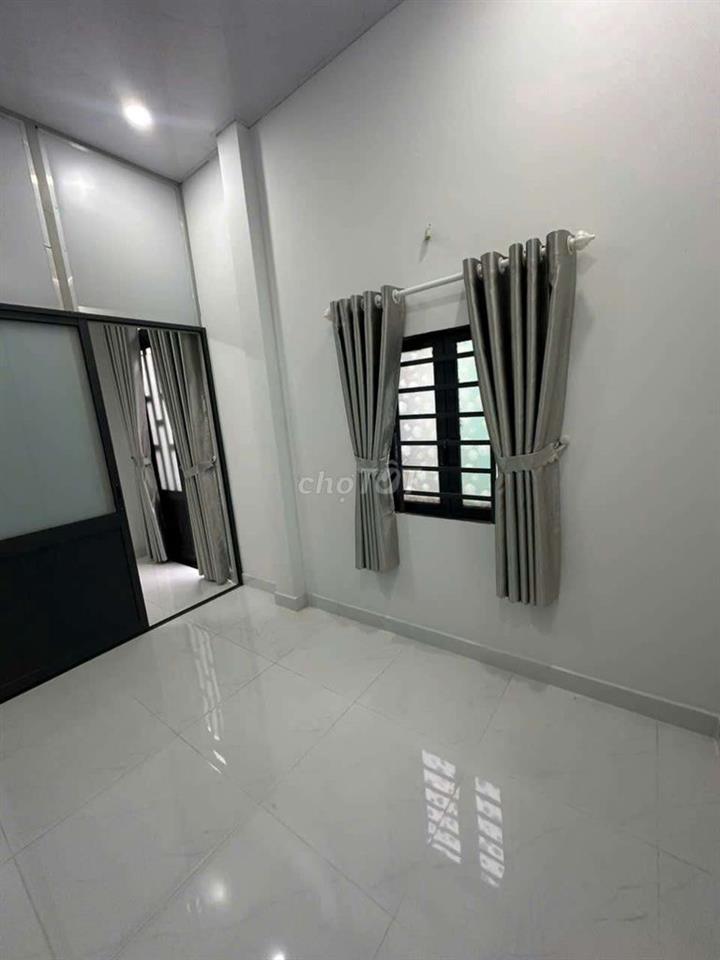 Nhà chợ Hiệp Thành. Đúc BTCT 1 lầu, 2PN2WC. Dt đất 33m2. chính chủ