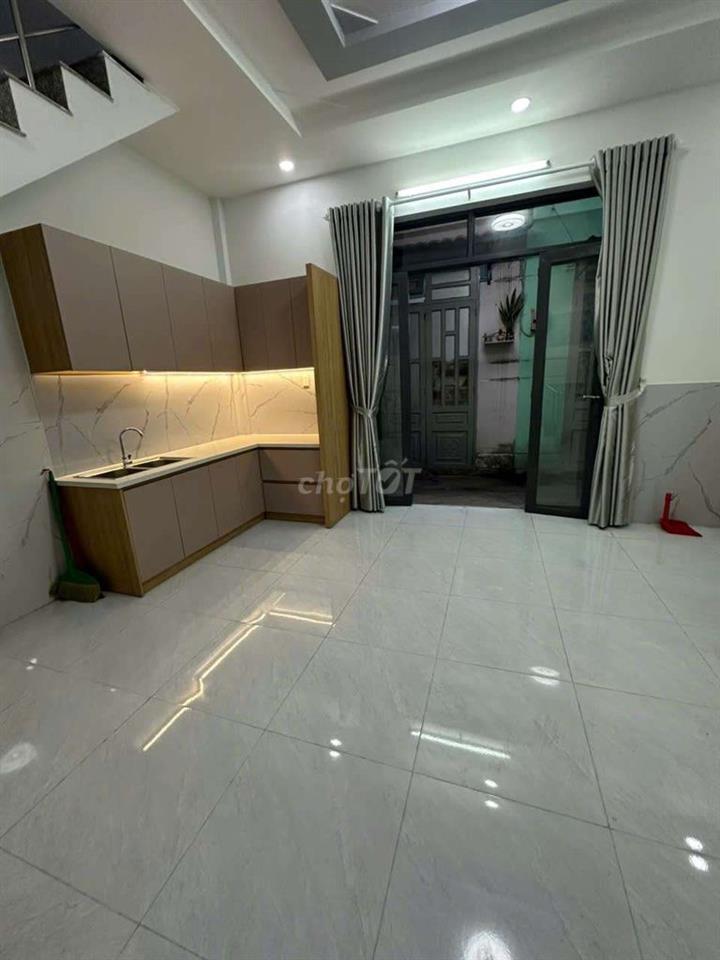 Nhà chợ Hiệp Thành. Đúc BTCT 1 lầu, 2PN2WC. Dt đất 33m2. chính chủ