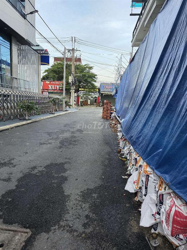 BÁN NHÀ SAU LƯNG CĂN MẶT TIỀN