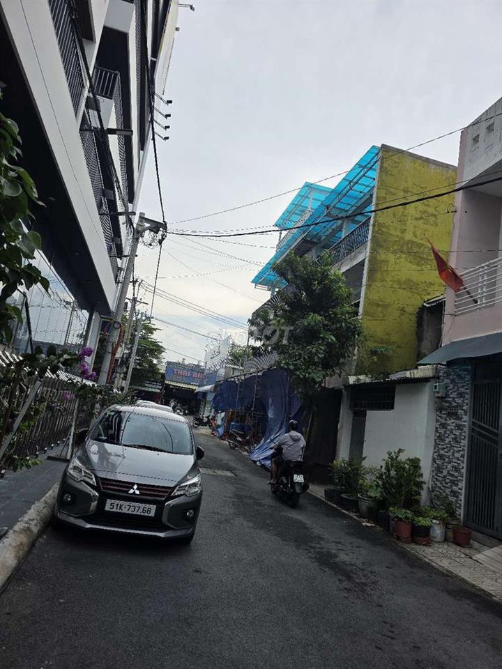 BÂN NHÀ HÀ HUY GIÁP