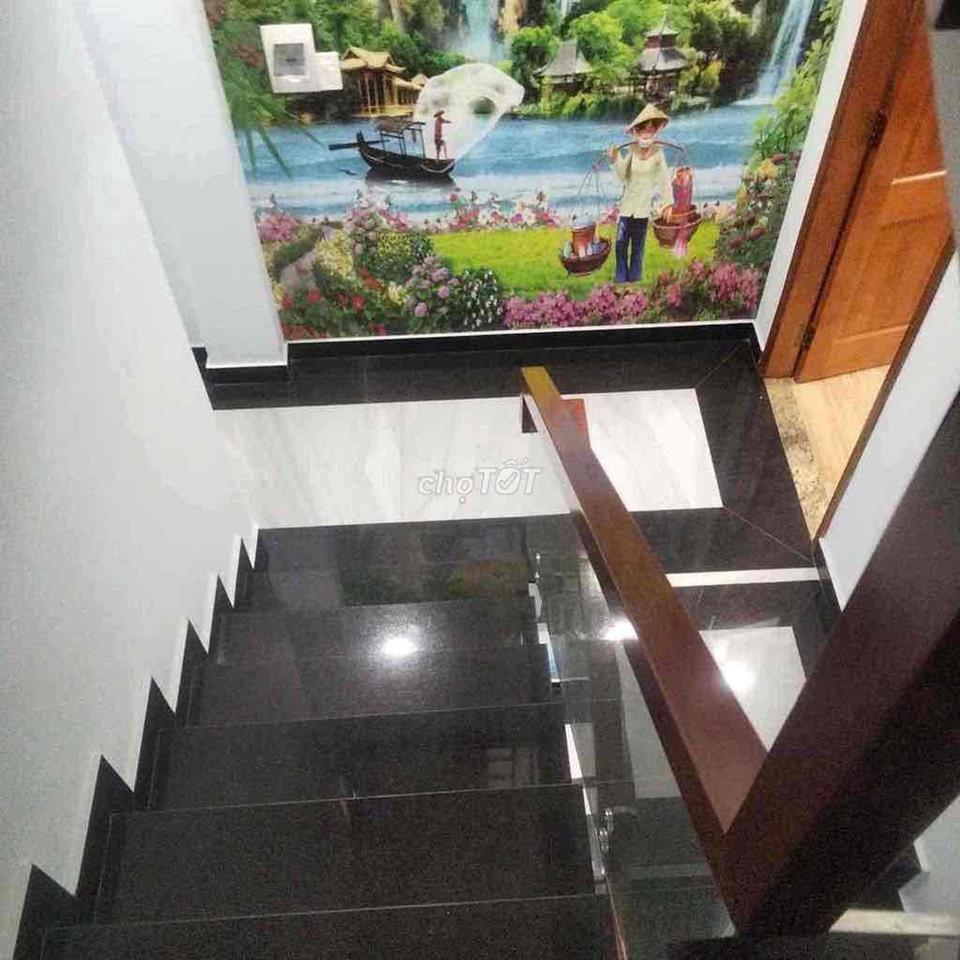 Nhà bán 56m2, đường Đông Bắc, 5 tầng, ngay Gò Vấp, SHR