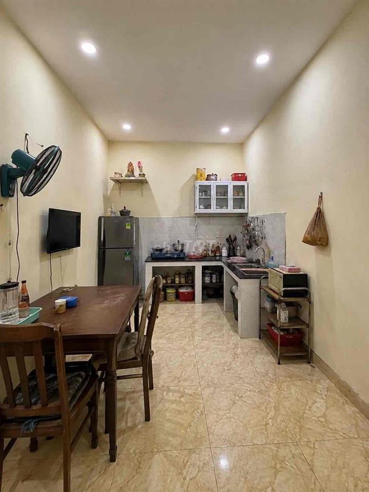 Bán nhà 81m2, đường Huỳnh Thị Hai, 1 lầu, hẻm xe hơi, SHR