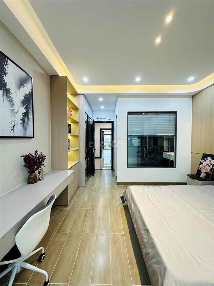 nhà vị trí đẹp 4 x 22 có thang máy, phòng ngủ master cao cấp