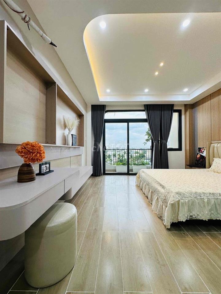 nhà vị trí đẹp 4 x 22 có thang máy, phòng ngủ master cao cấp