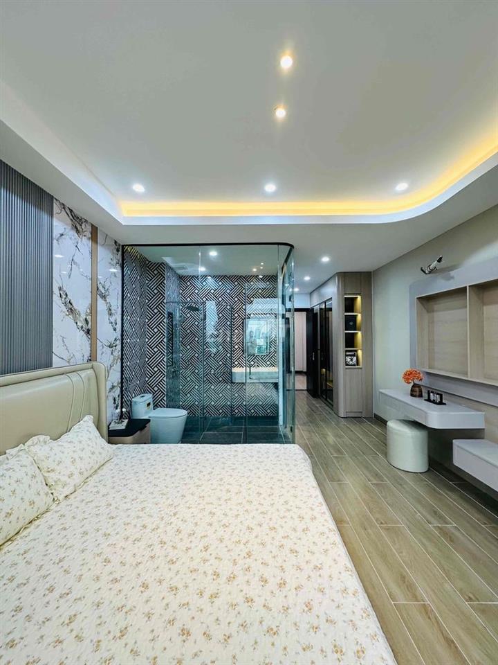 nhà vị trí đẹp 4 x 22 có thang máy, phòng ngủ master cao cấp