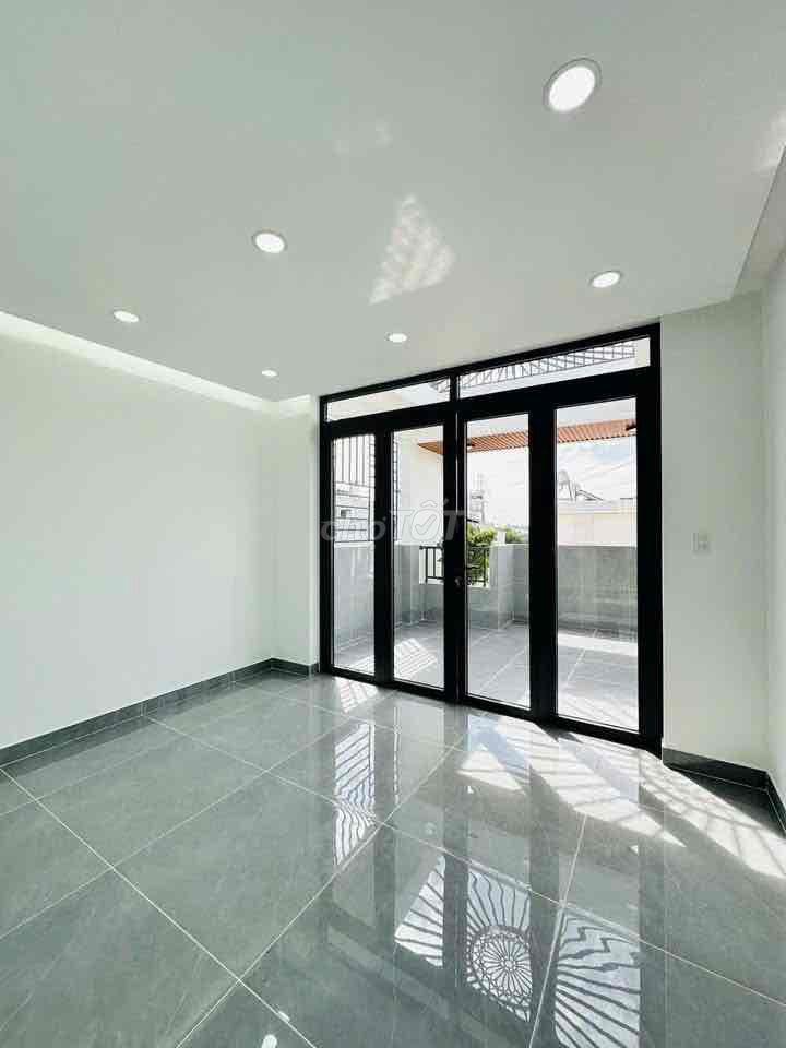 nhà phố quận 12 dài 28 m công nhận 110 m2