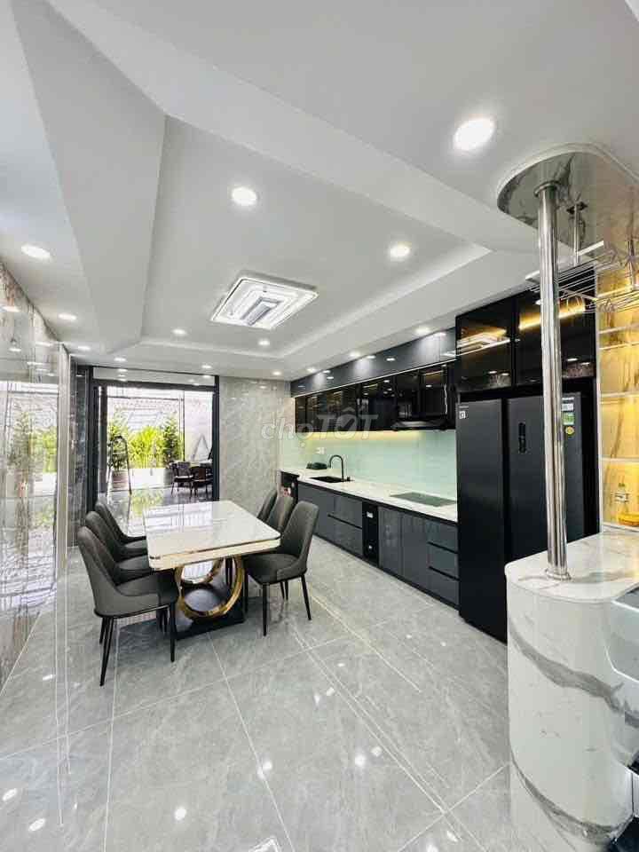 nhà phố quận 12 dài 28 m công nhận 110 m2