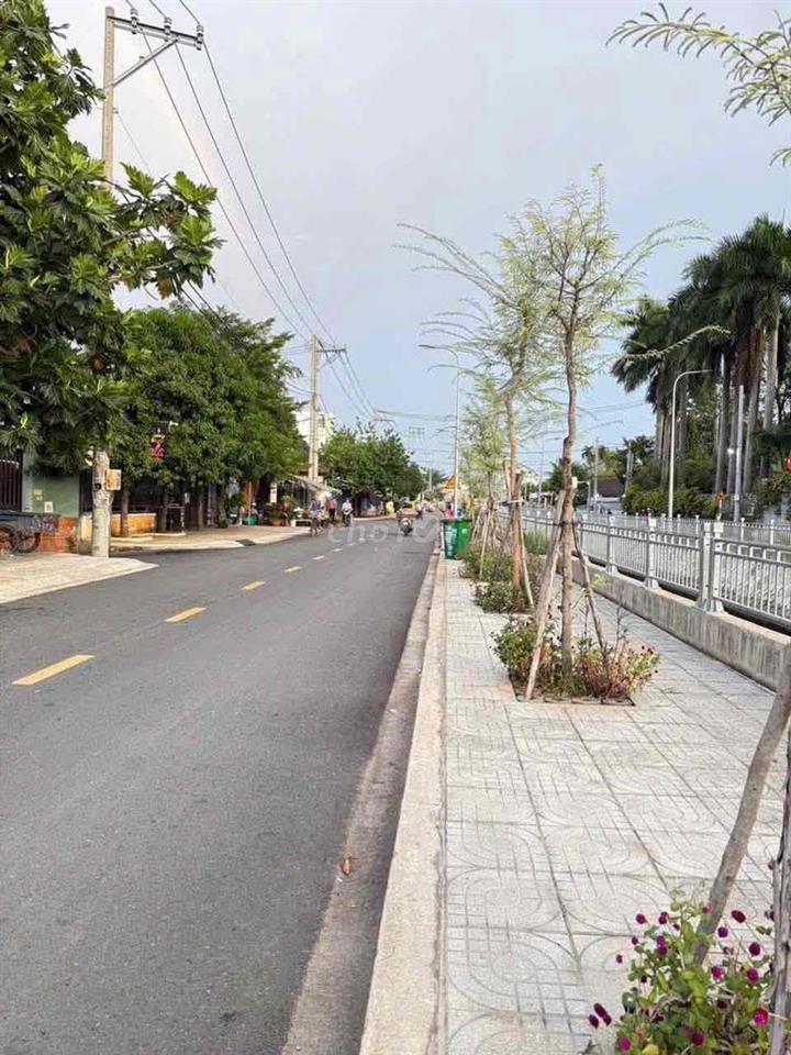 đất thổ cư 201 m2, ngang lên đến 7,5 m dài 27 m