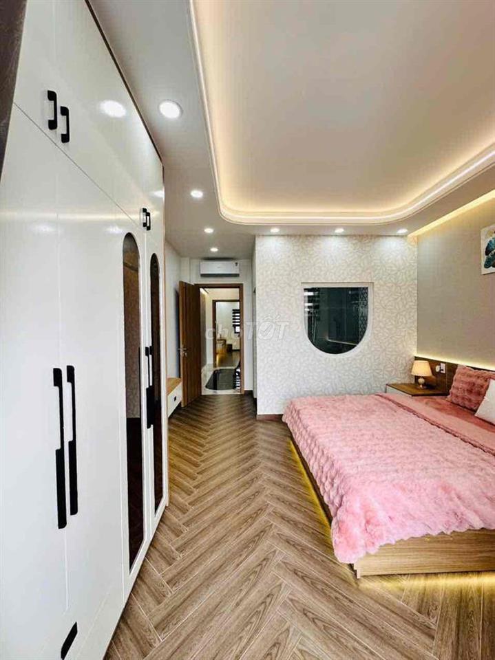 mặt tiền số 68, có thang máy, trệt lửng 4 lầu, đường trần thị cờ