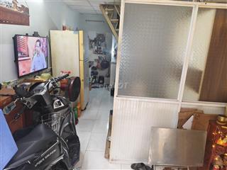 Nhà bán gần ngã tư ga