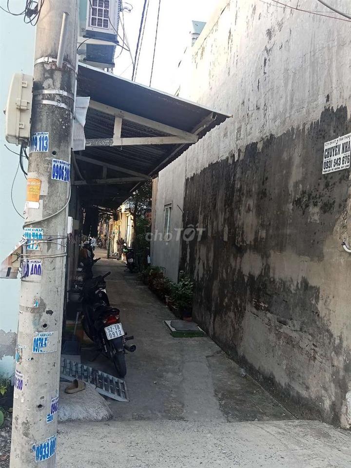 Nhà 3,3x5m hẻm thông trước nhà 2,8 ra 9m là hẻm xe tải
