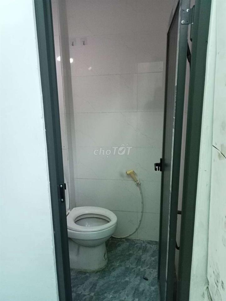 nhà HT 17 xe tải đậu ngay cửa nhà