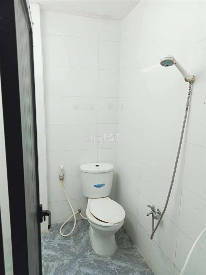 nhà HT 17 xe tải đậu ngay cửa nhà
