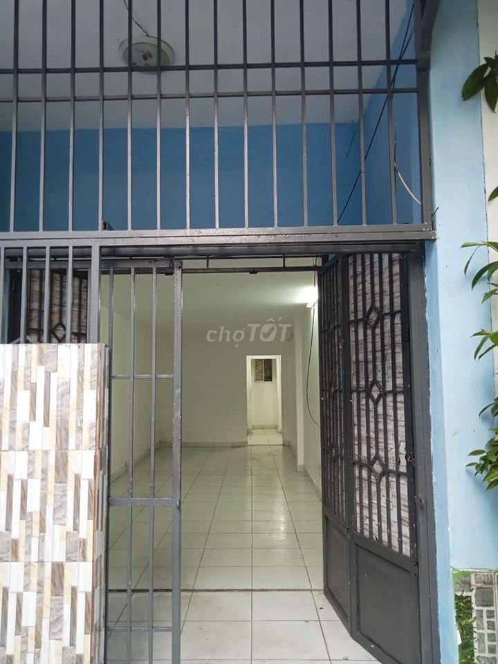 nhà HT 17 xe tải đậu ngay cửa nhà