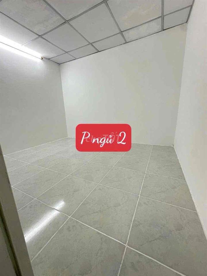 nhà ngay chợ thạnh xuân . hà huy giáp . 1 lầu 2 PN