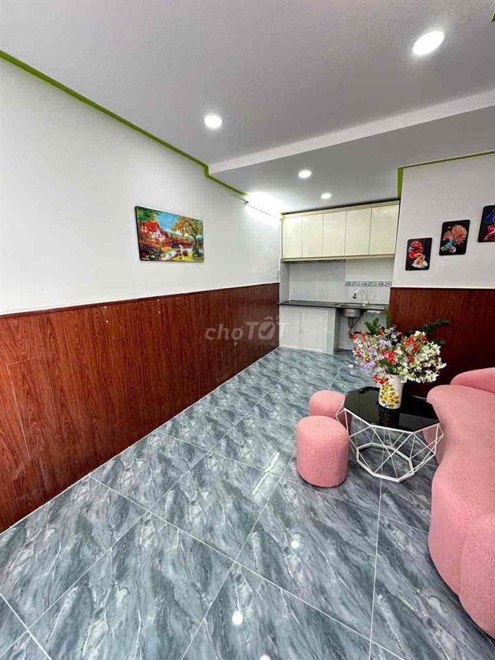 nhà ngay chợ thạnh xuân . hà huy giáp . 1 lầu 2 PN