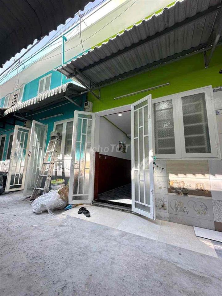 nhà nguyên căn thạnh xuân 38. gần CD điện lực . điện nước sài riêng