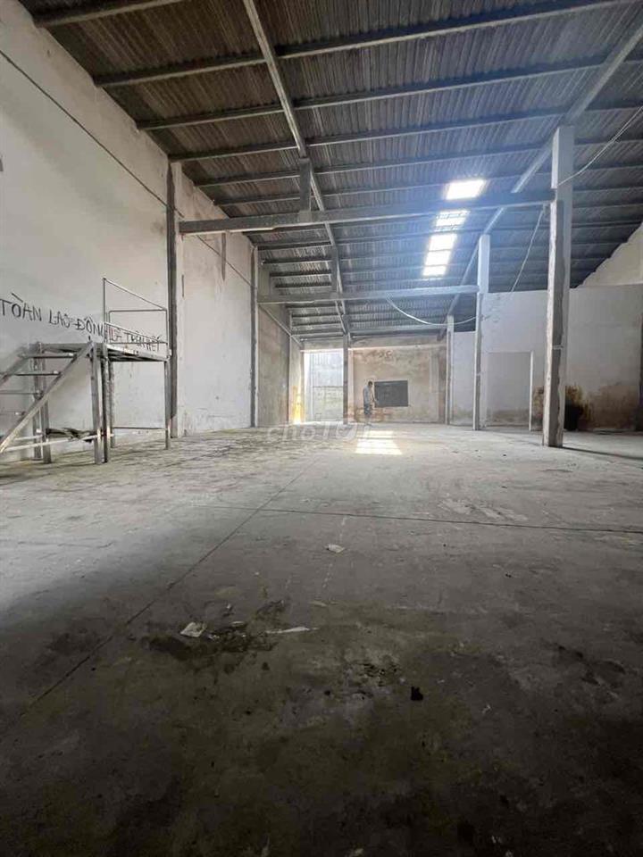 Kho xưởng 250m2. điện 3fa . hà huy giáp . thạnh lộc. 9tr/ tháng