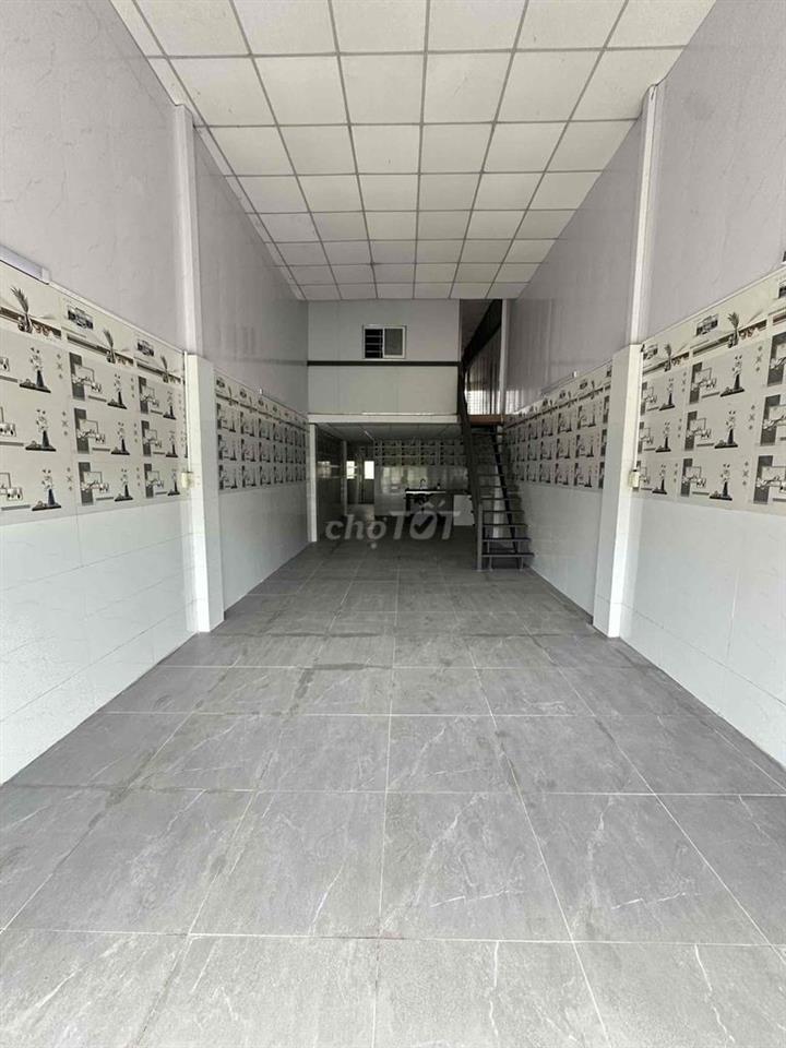 kho gạch men 150m2. có 3 phòng ngủ . bếp . vừa ở vừa sản xuất