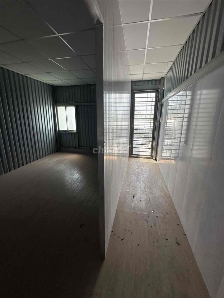 kho gạch men 150m2. có 3 phòng ngủ . bếp . vừa ở vừa sản xuất