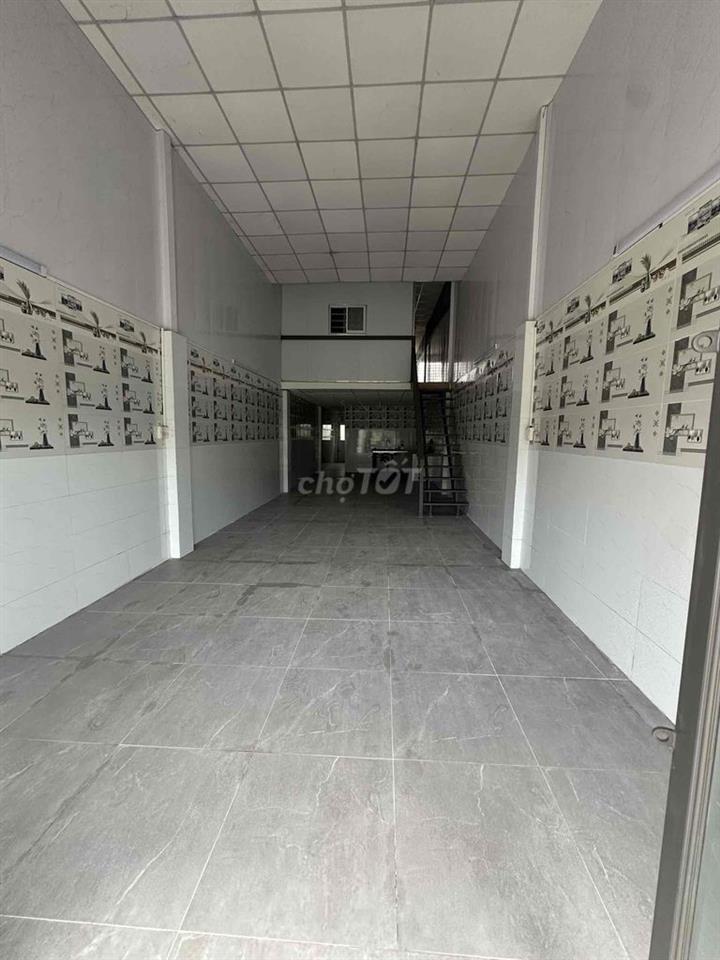 kho gạch men 150m2. có 3 phòng ngủ . bếp . vừa ở vừa sản xuất