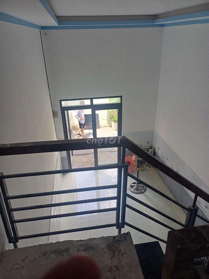 Nhà mới xây dựng xông Cần bán