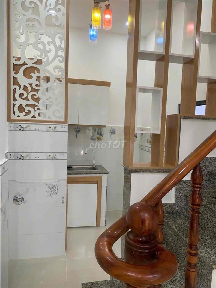 Bán gấp nhà ngay siêu thị metro đường lê văn khương