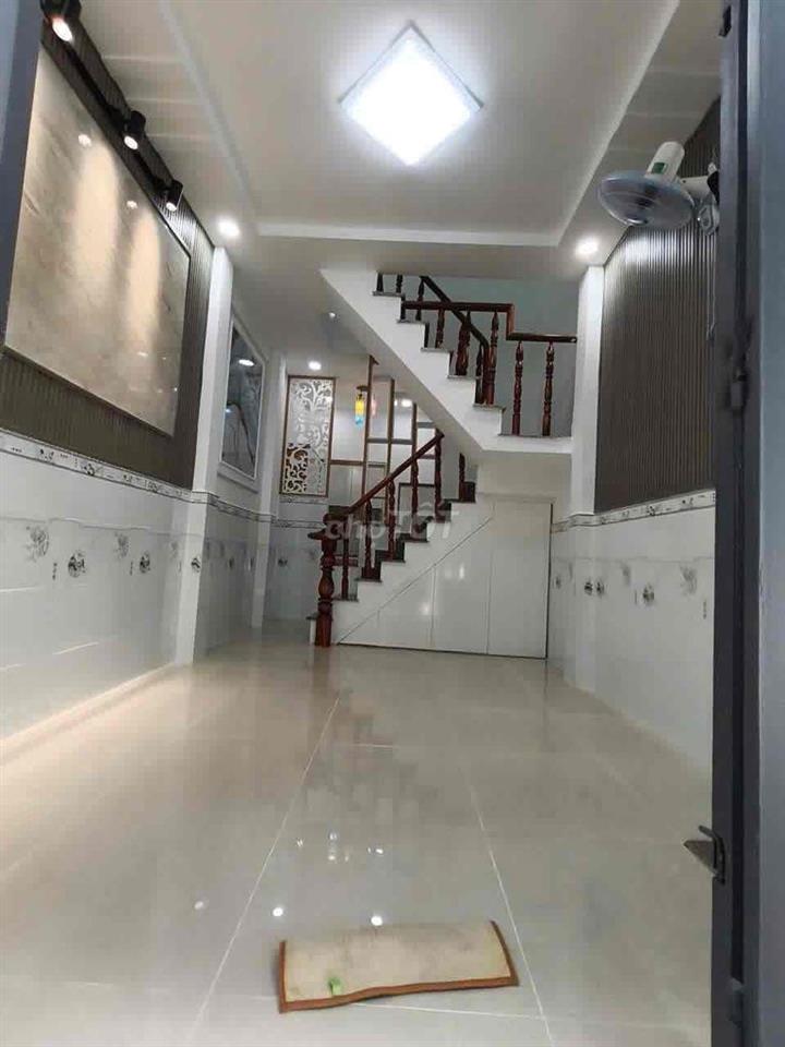 Bán gấp nhà ngay siêu thị metro đường lê văn khương