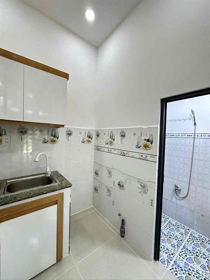 Bán gấp nhà ngay siêu thị metro đường lê văn khương