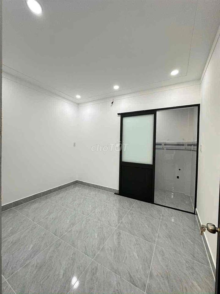 Bán nhà ở đường Huỳnh Thị Hai giá còn thương lượng