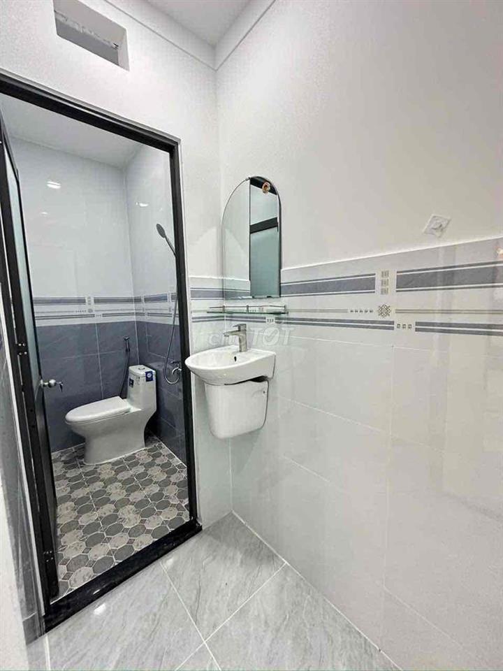 Bán nhà ở đường Huỳnh Thị Hai giá còn thương lượng