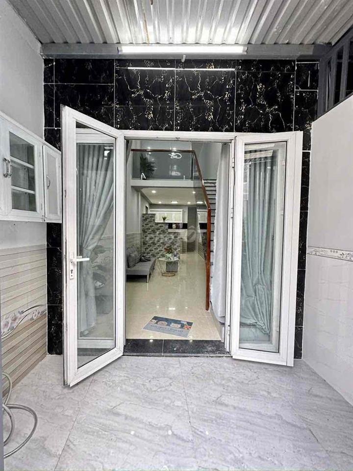 Người thân cần bán nhà đẹp ở lê văn khương