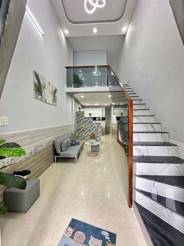 Người thân cần bán nhà đẹp ở lê văn khương