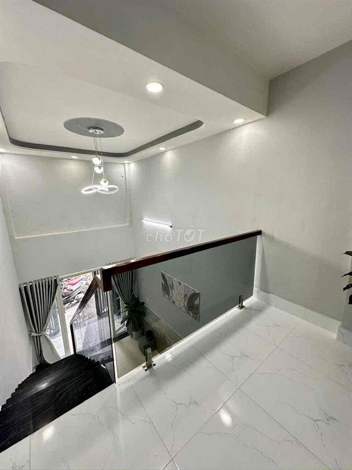 Người thân cần bán nhà đẹp ở lê văn khương