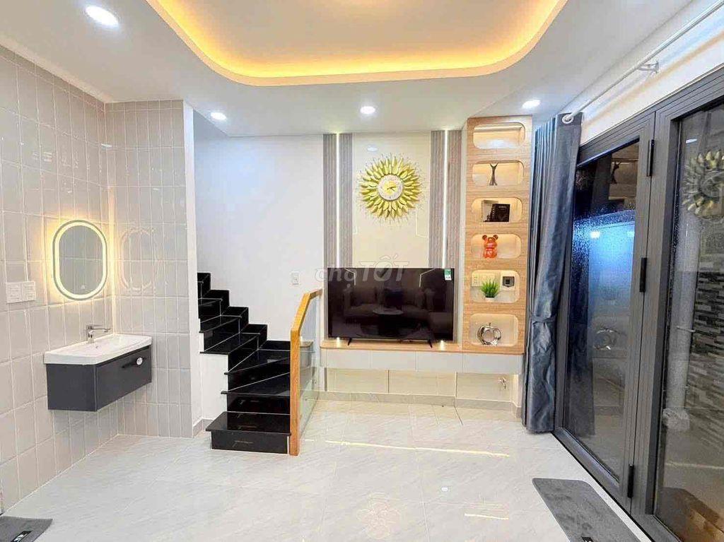Bán gấp nhà trên đường tô ký quận 12