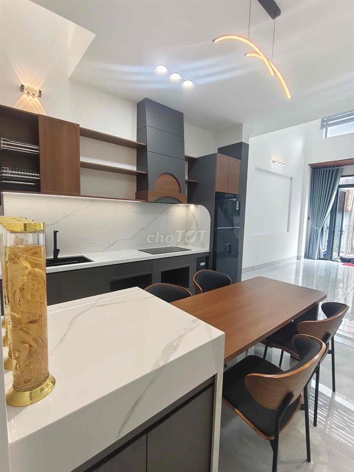 Nhà gia đình cần bán gấp ở lê văn khương