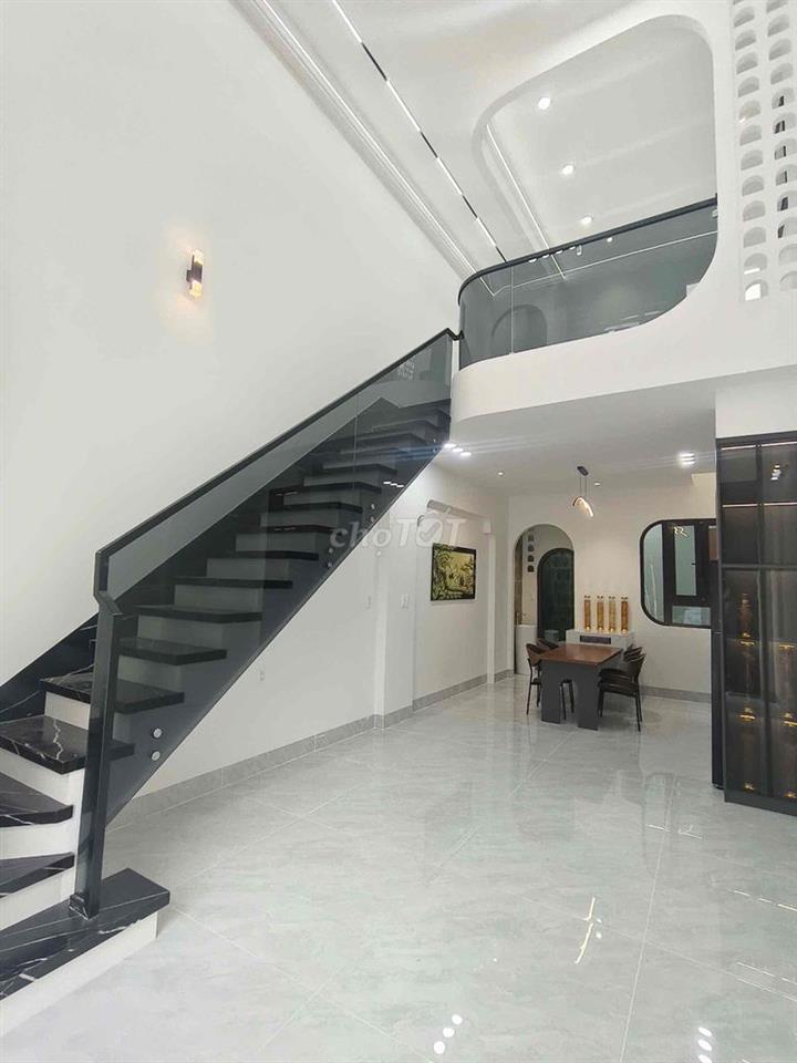 Nhà gia đình cần bán gấp ở lê văn khương