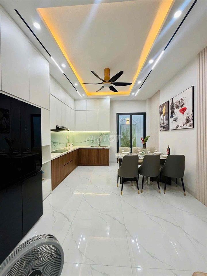 XÂY MỚI 4 TẤM - TẶNG FULL NỘI THẤT - VỊ TRÍ CỰC ĐẸP - SÁT NÁCH GÒ VẤP.