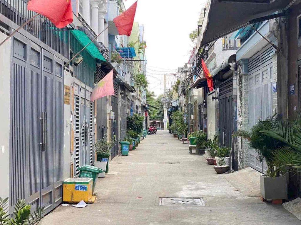 Nhà 72m² 3 tầng, 4PN, ô tô tận cửa, gần HT City Q12, chỉ 5 tỷ